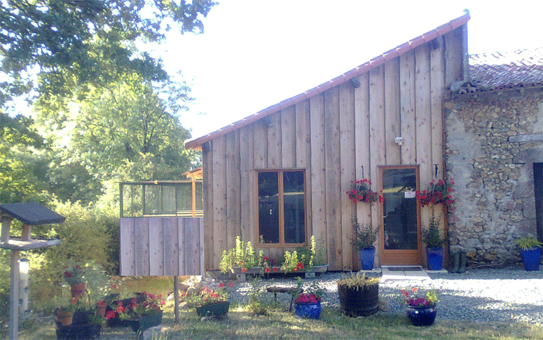 dog kennel in Saint Pardoux